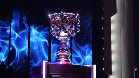 league-of-legends-world-championship-finals-staples-center-cup